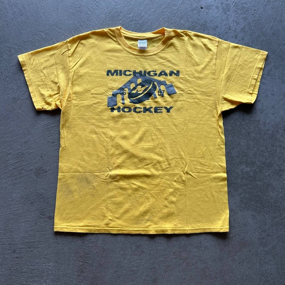 Vintage Michigan Hockey Shirt Size XL Yellow Wolverines 2006 2007 College Season